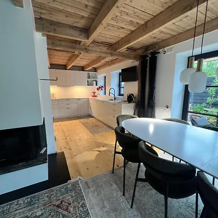 Black House Semesterbostad *