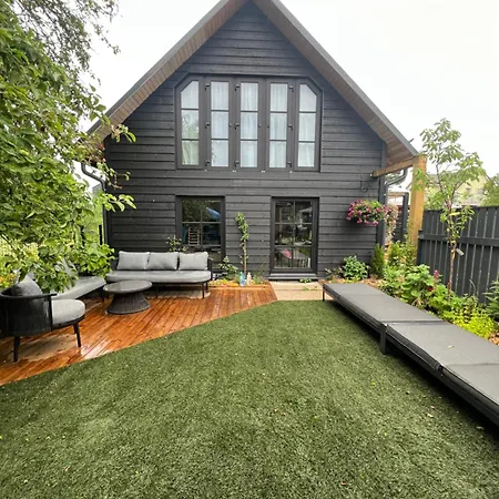 Semesterbostad Black House Pärnu