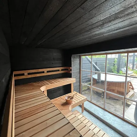 Black House Semesterbostad *