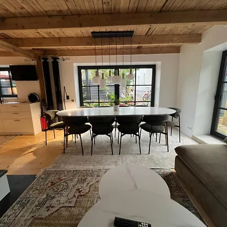 Black House Semesterbostad