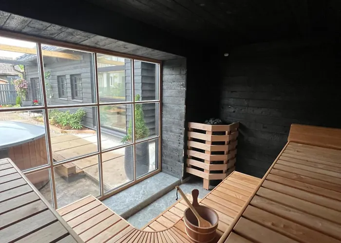 Semesterbostad Black House Pärnu